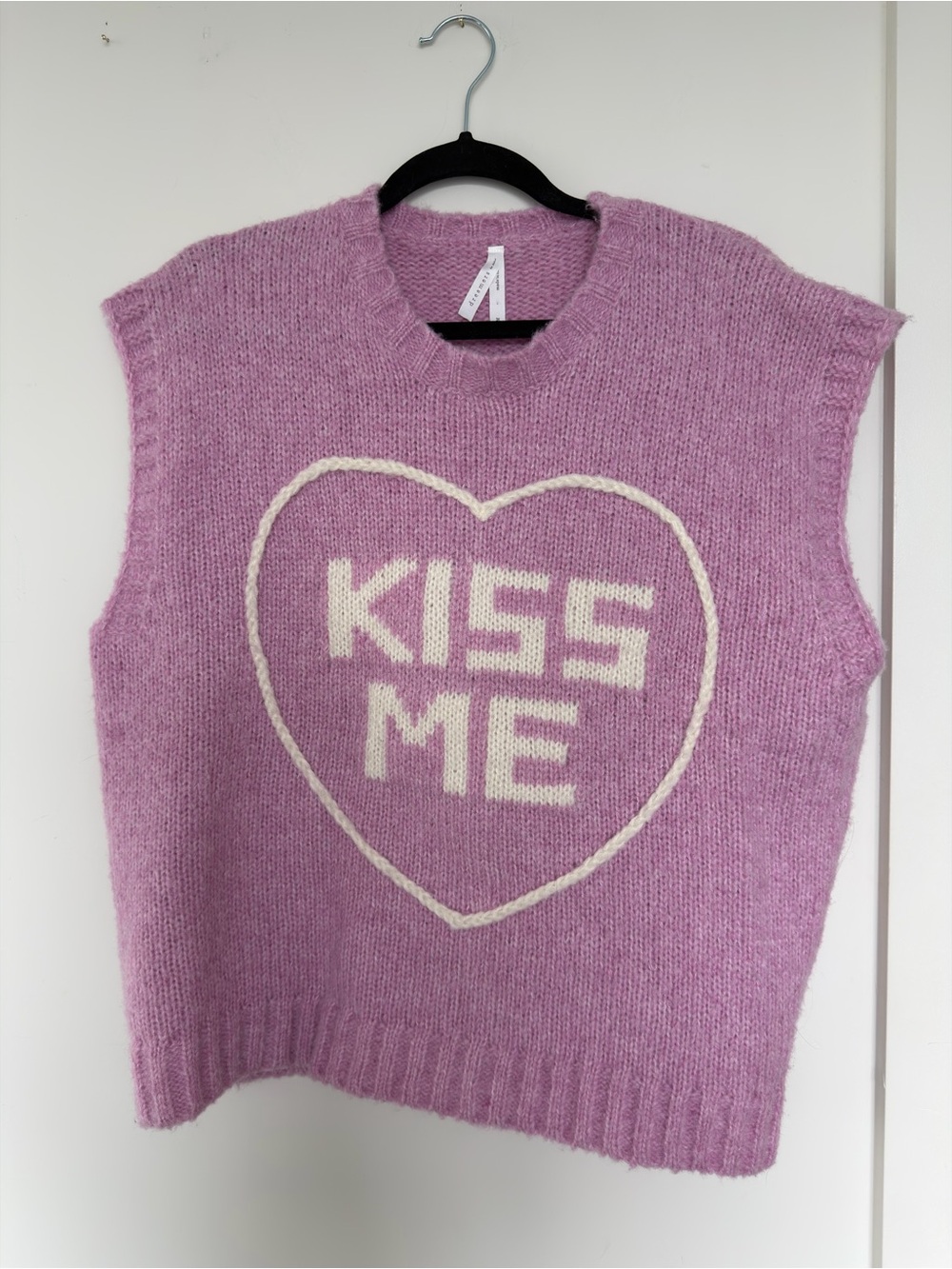 Pink 'Kiss Me' sleeveless Sweater Vest